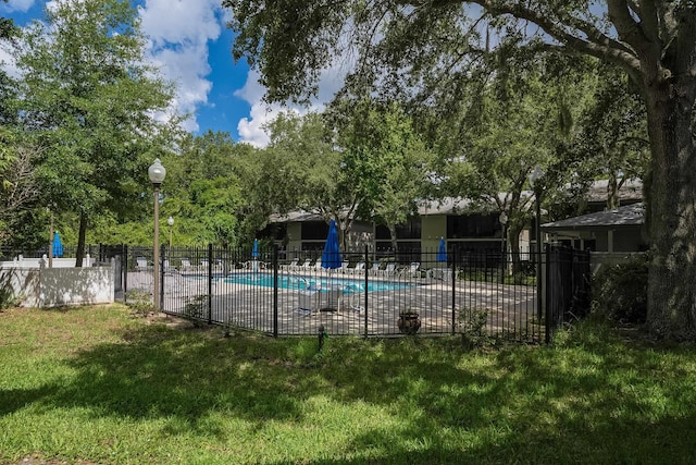 view of swimming pool with a lawn