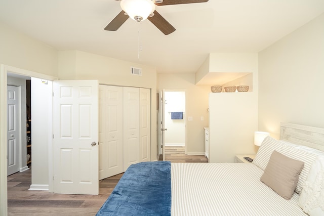 bedroom with hardwood / wood-style flooring, ceiling fan, and a closet