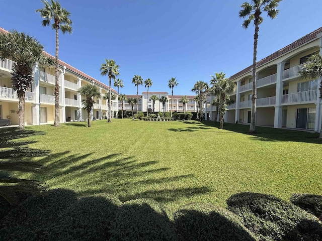 view of property's community featuring a lawn