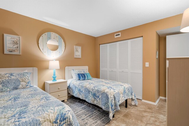 bedroom with a closet