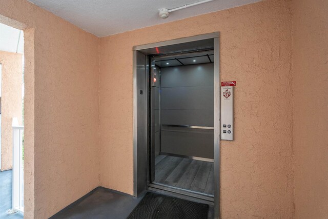 property entrance with elevator