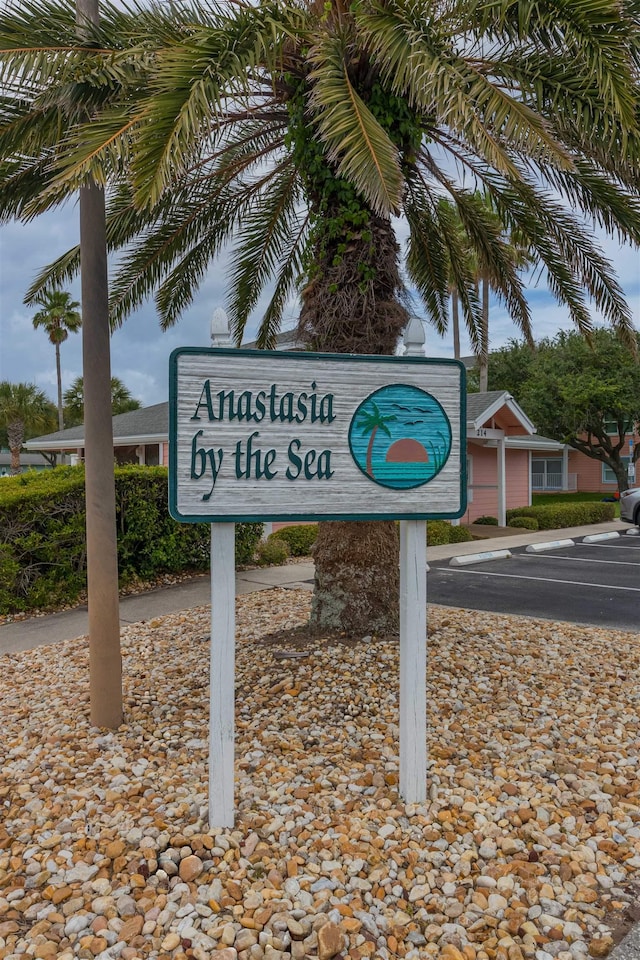 view of community / neighborhood sign