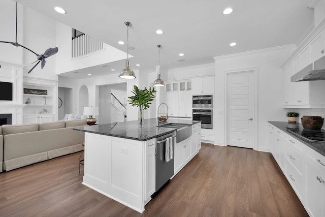 200 Manuel Ct, Saint Augustine, FL 32095 - kitchen featuring dark wood finished floors, white cabinets, appliances with stainless steel finishes, and a sink