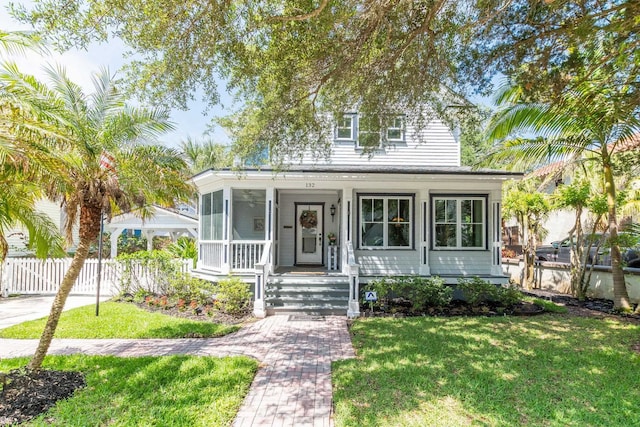 view of front of home featuring a front lawn