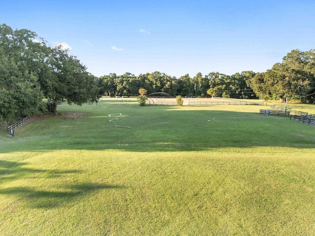 view of yard featuring a rural view