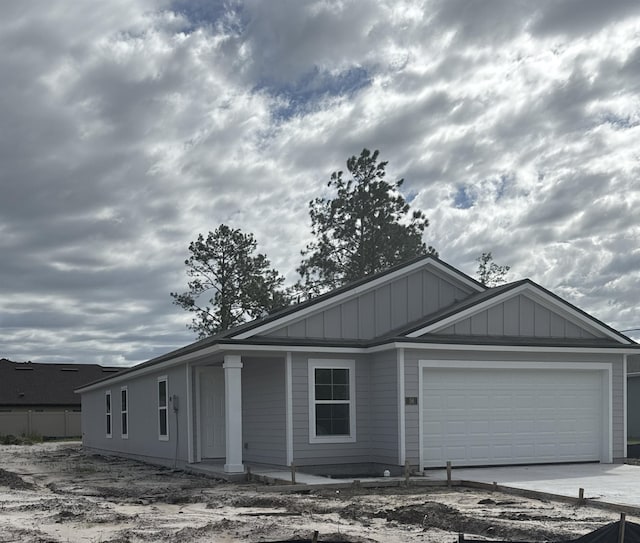 view of front of home featuring a garage