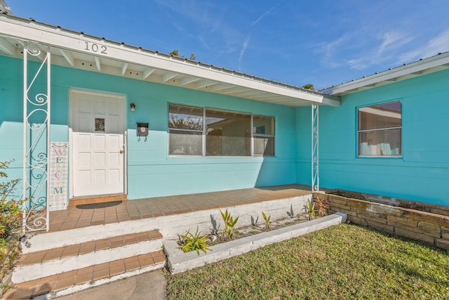 property entrance featuring covered porch