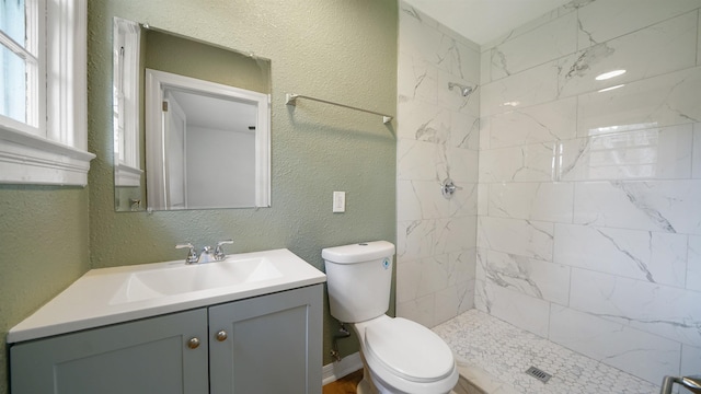 819 Mcduff Ave, Jacksonville, FL 32205 - bathroom featuring toilet, a tile shower, vanity, and a textured wall