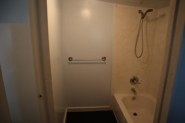 bathroom featuring tiled shower / bath combo