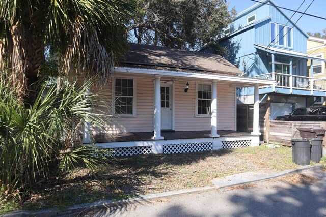 view of front of property featuring covered porch