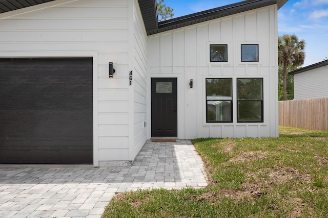 461 S Woodlawn St, Saint Augustine, FL 32084 - entrance to property featuring board and batten siding
