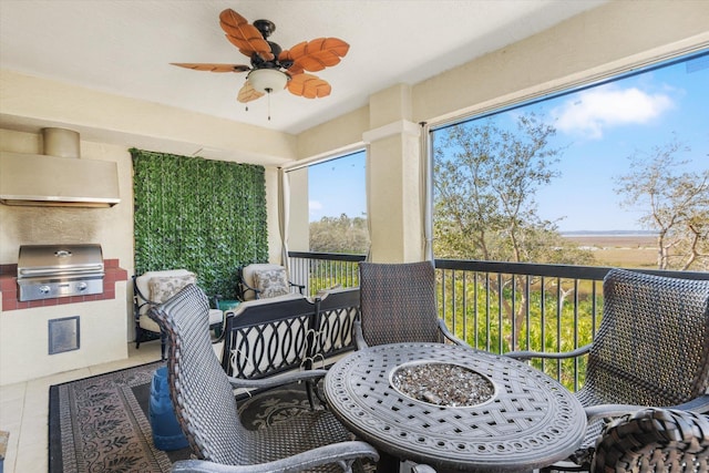 sunroom featuring ceiling fan