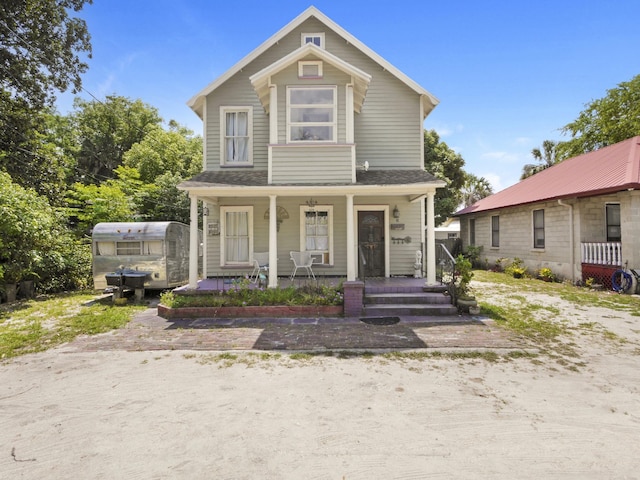 8 Davis St, Saint Augustine, FL 32084 - view of front facade with a porch