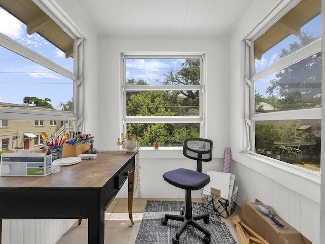 8 Davis St, Saint Augustine, FL 32084 - office area featuring healthy amount of natural light