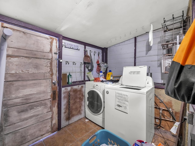 8 Davis St, Saint Augustine, FL 32084 - laundry room featuring independent washer and dryer and tile patterned flooring