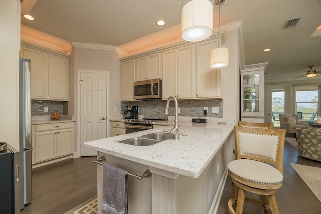 kitchen with hanging light fixtures, appliances with stainless steel finishes, a kitchen breakfast bar, kitchen peninsula, and ceiling fan