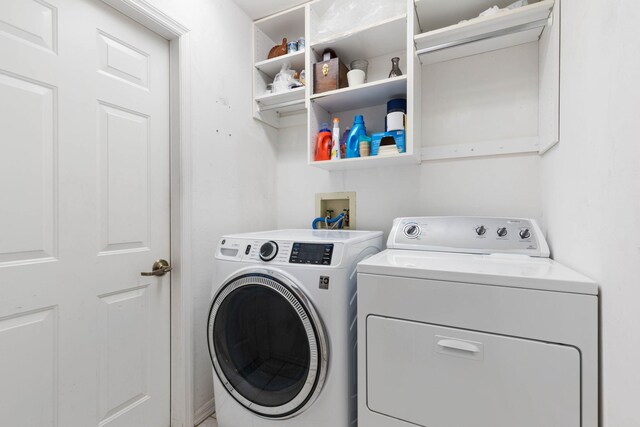 19 San Rafael Ct, Palm Coast, FL 32137 - laundry area with washer and dryer