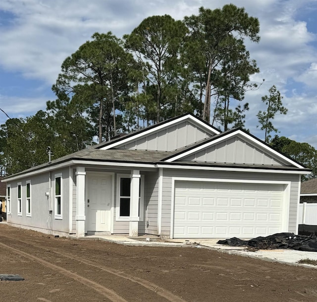 view of front facade featuring a garage