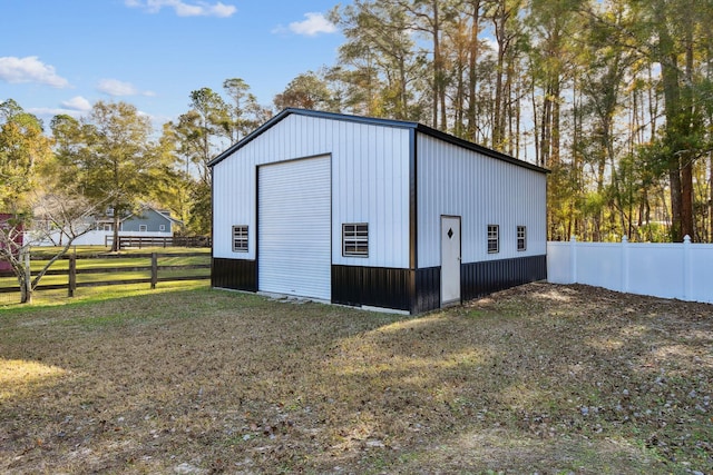 view of outdoor structure featuring a garage and a yard