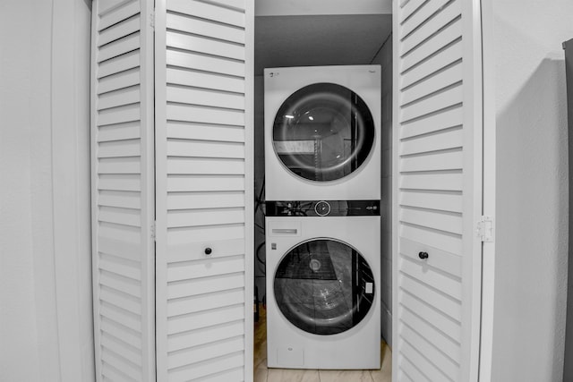 235 N Whitney St, Saint Augustine, FL 32084 - laundry area with stacked washer / drying machine