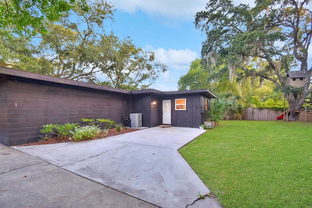 235 N Whitney St, Saint Augustine, FL 32084 - doorway to property featuring concrete driveway