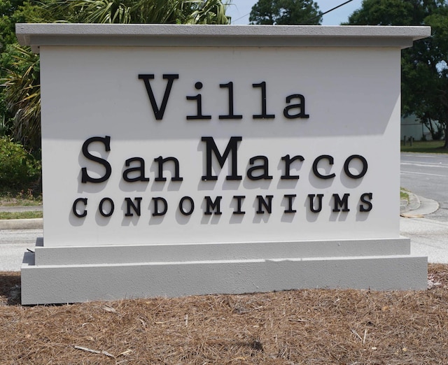 view of community / neighborhood sign