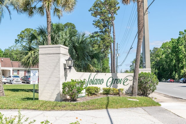 view of community / neighborhood sign