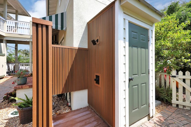 view of exterior entry featuring stucco siding