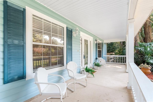 view of patio / terrace with covered porch