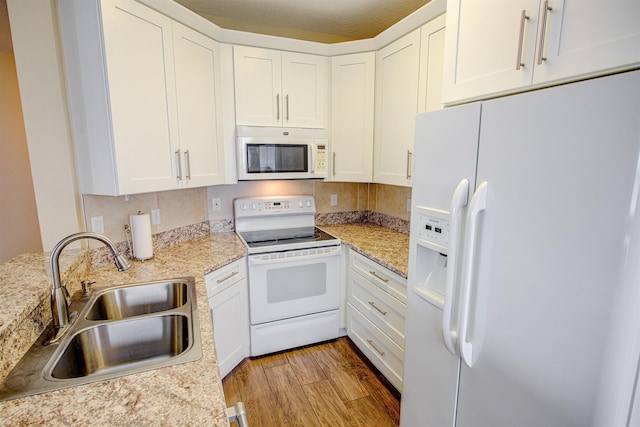 20102 Harbour Vista Cir, Saint Augustine, FL 32080 - kitchen featuring white appliances, light wood-style flooring, and white cabinetry