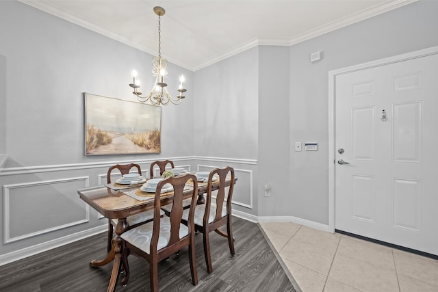225 Old Village Center Cir Unit 4308, Saint Augustine, FL 32084 - dining area featuring ornamental molding, a chandelier, wainscoting, wood finished floors, and a decorative wall