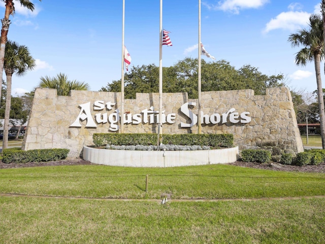 community sign featuring a lawn