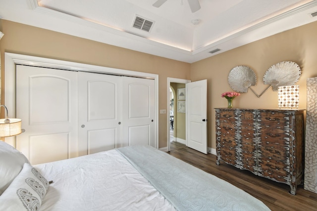 137 Twine St, Saint Augustine, FL 32084 - bedroom with a raised ceiling, wood finished floors, visible vents, and a closet