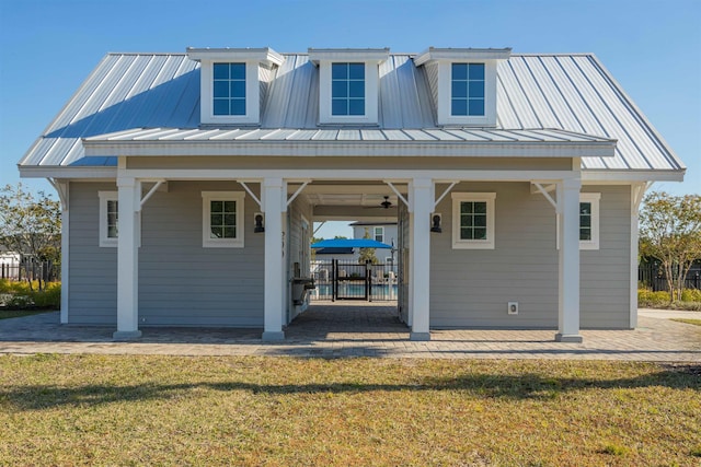 view of front facade featuring a front yard