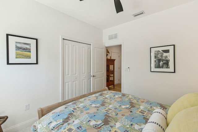 bedroom featuring a closet, visible vents, baseboards, and a ceiling fan