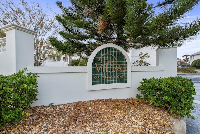 view of community / neighborhood sign