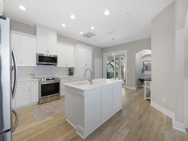 847 Tides End Dr, Saint Augustine, FL 32080 - kitchen featuring a sink, stainless steel appliances, tasteful backsplash, visible vents, and arched walkways