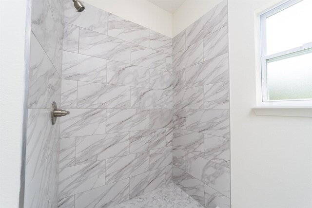 bathroom featuring tiled shower