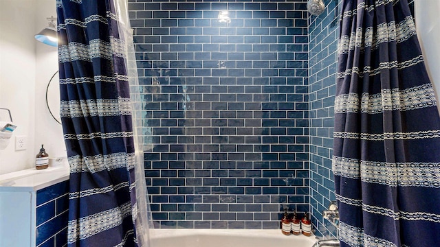 16/18/20 Inlet Pl, Saint Augustine, FL 32080 - full bathroom with shower / tub combo with curtain