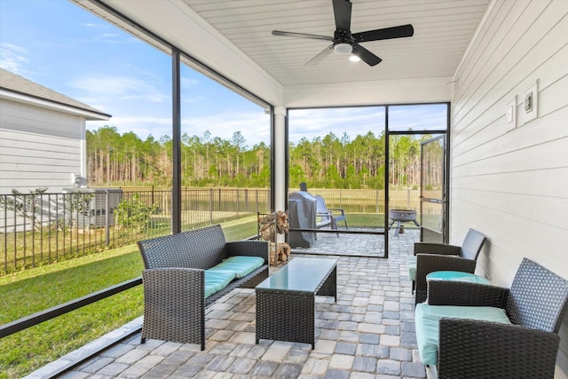 sunroom with ceiling fan