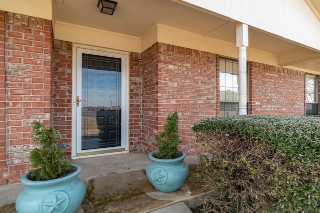 property entrance with covered porch