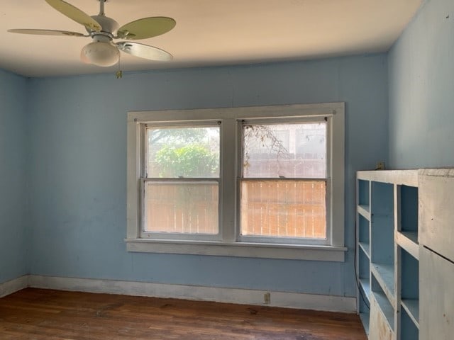 unfurnished room featuring dark hardwood / wood-style floors and ceiling fan