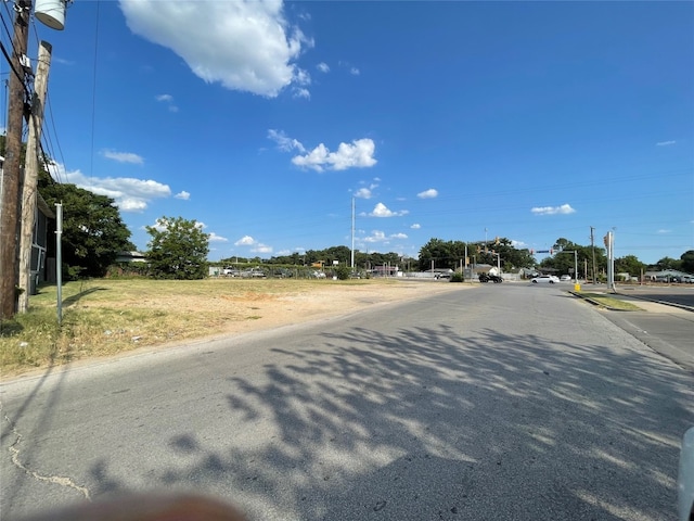 Listing photo 3 for 2810 Fincher Rd, Haltom City TX 76117