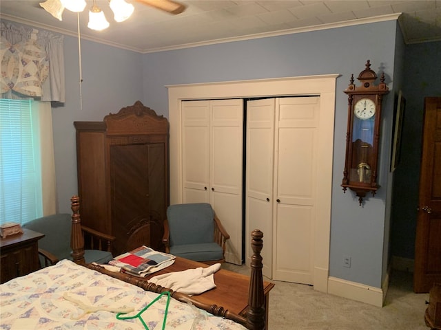 bedroom featuring light carpet, a closet, ceiling fan, and crown molding