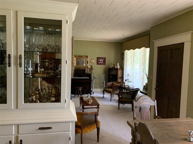 sitting room with light carpet