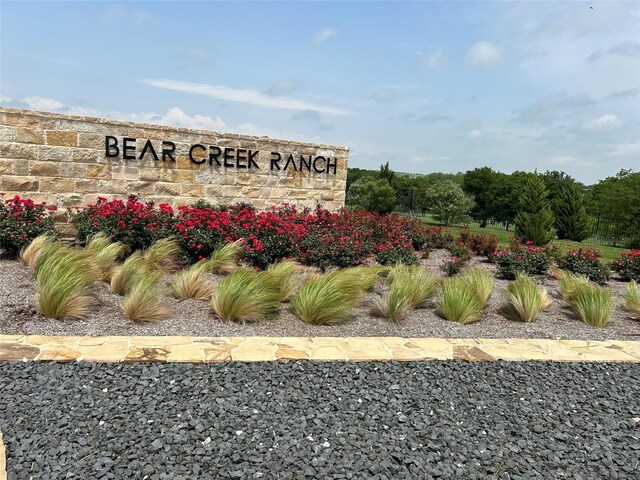 Listing photo 2 for 2000 Hidden Bluff Dr, Aledo TX 76008