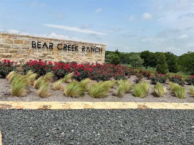 Listing photo 2 for 2000 Hidden Bluff Dr, Aledo TX 76008