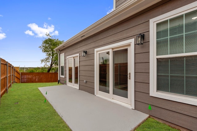 view of yard featuring a patio