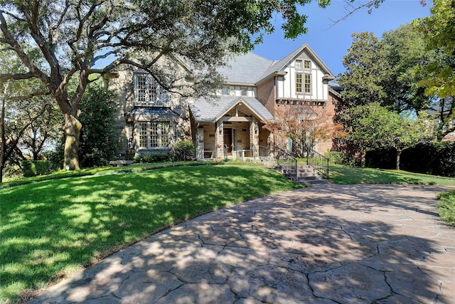 view of front of property with a front yard