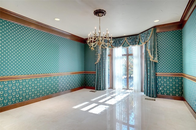 empty room with crown molding and a chandelier